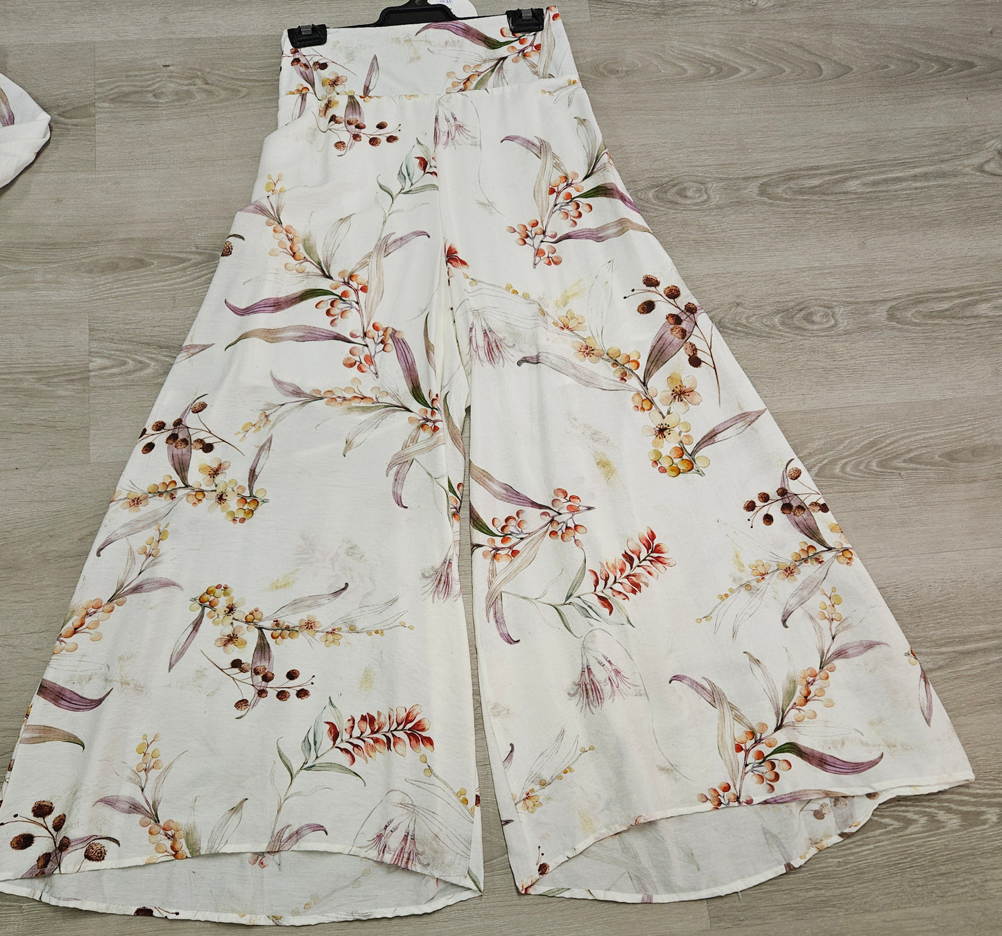 White Floral Print Pants Item Code P36372A